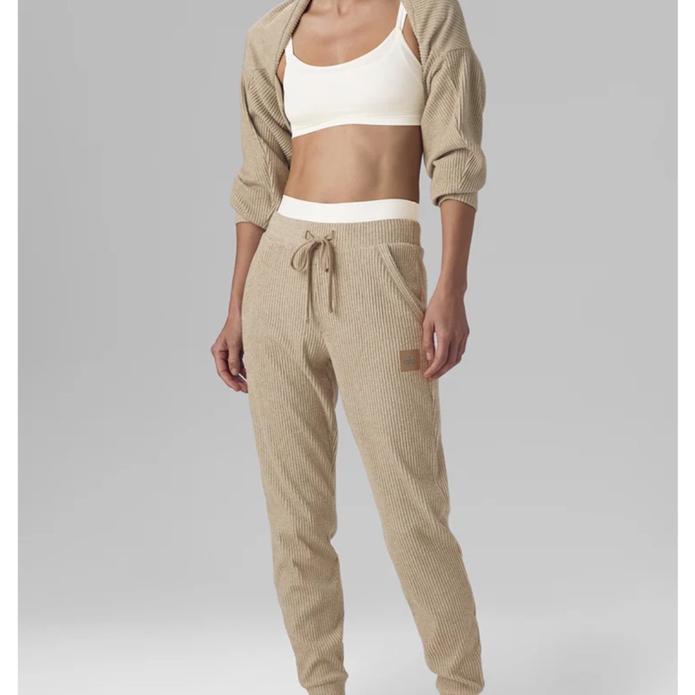ALO Yoga Tan Ribbed Jogger Pants